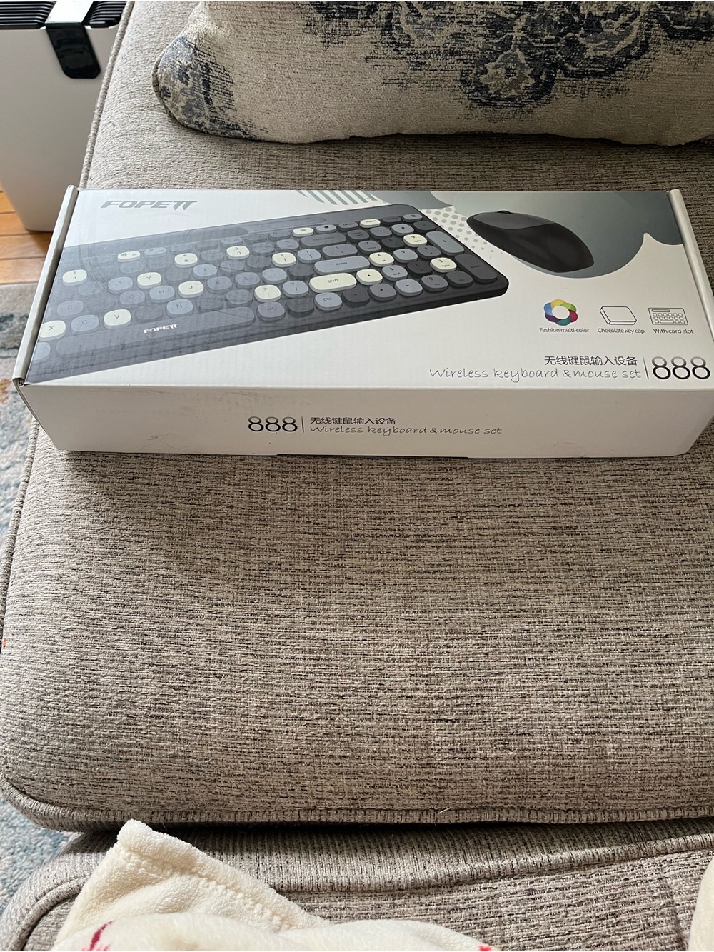 888 Wireless Keyboard & Mouse Set - Black with Cream Keycaps